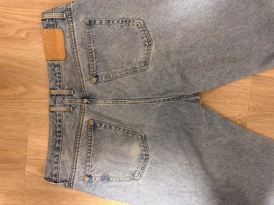 Light Wash Baggy Denim Jeans – Size 38 Waist - photo 3