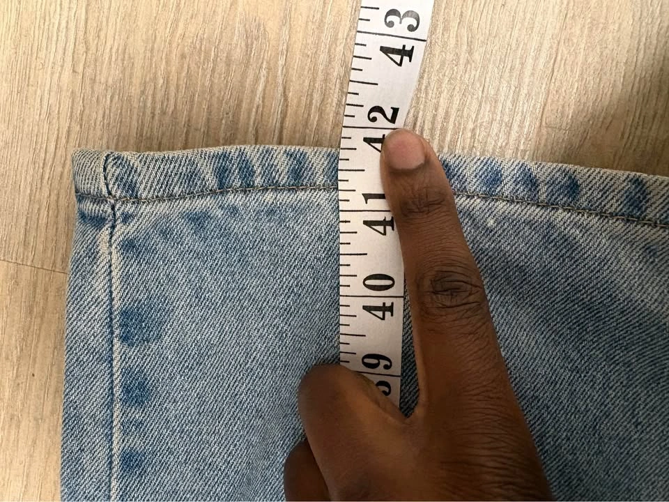 Light Wash Baggy Denim Jeans – Size 38 Waist - photo 4