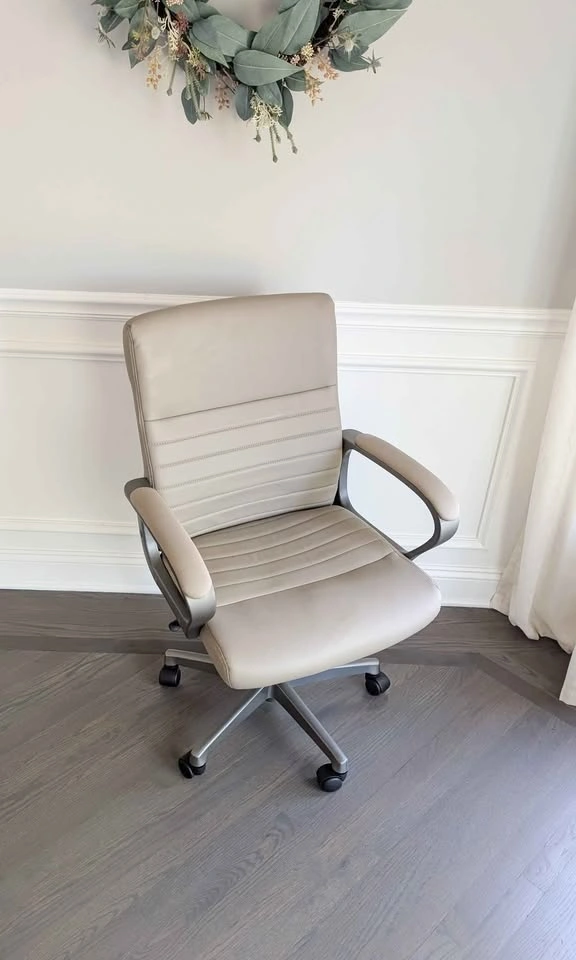 Staples Tervina Ergonomic Luxura Swivel Manager Chair, Cream - photo 2