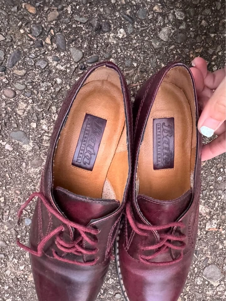 Women’s Lace-up Oxford Shoes - photo 4