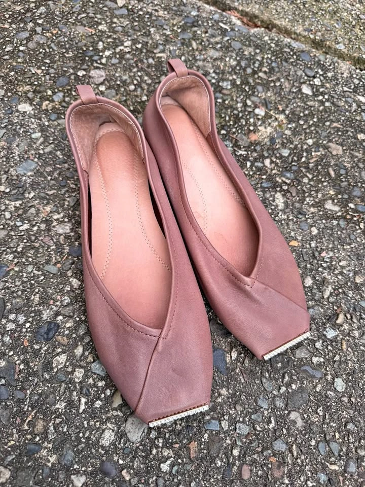 Genuine leather flats