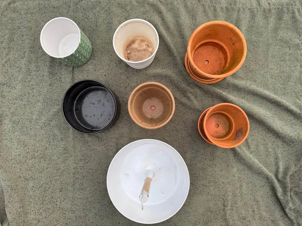 All for $10! Plant clay pots and rack - photo 2
