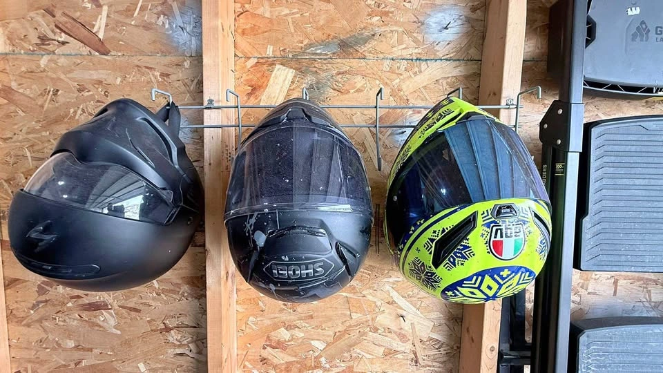 Black middle helmet (SHOEI)