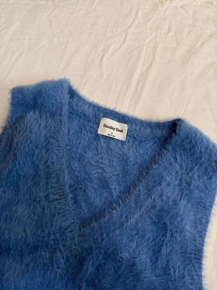 Aritzia Sweater Vest - photo 3