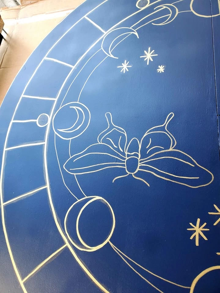 Custom hand painted expandable dining table - photo 5