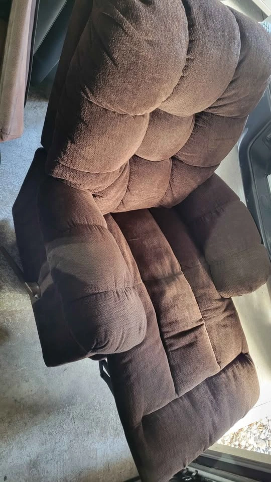 Comfy Brown Manual Swivel Rocker Recliner - photo 5
