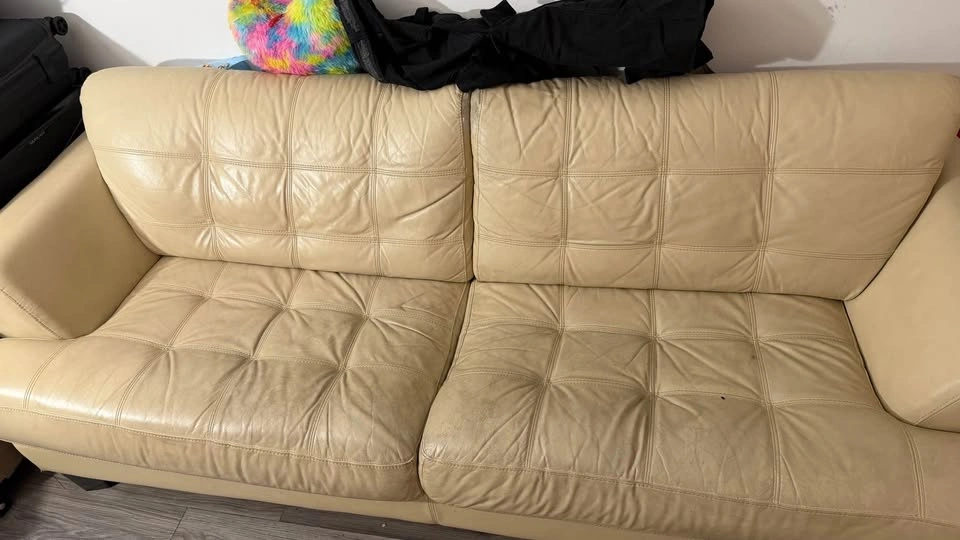 3-4 Seater Leather Couch - photo 3