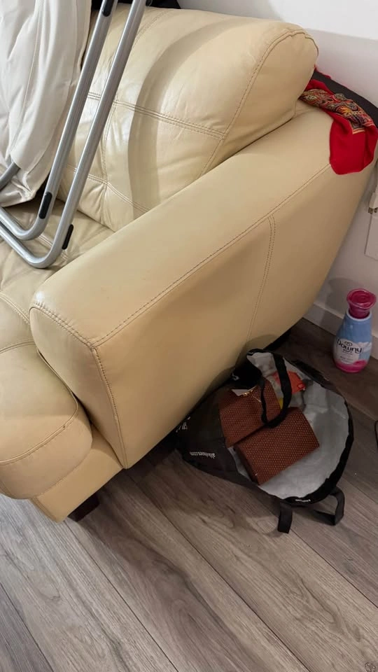 3-4 Seater Leather Couch - photo 4
