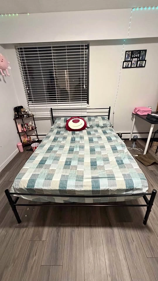 Double bed metal frame