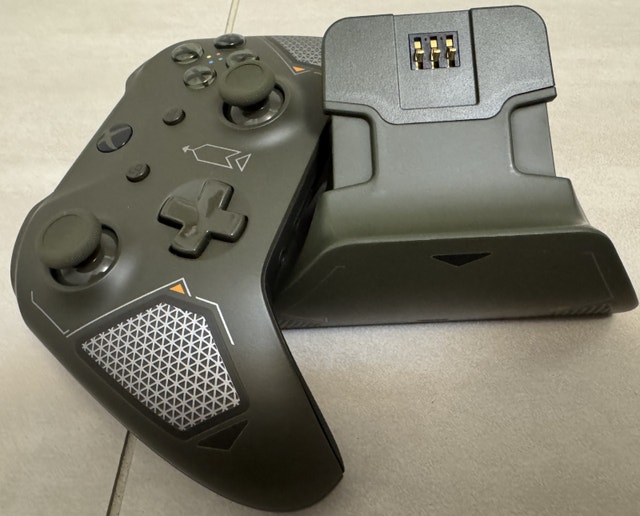 Xbox Wireless Controller – Combat Tech Special Edition - photo 3