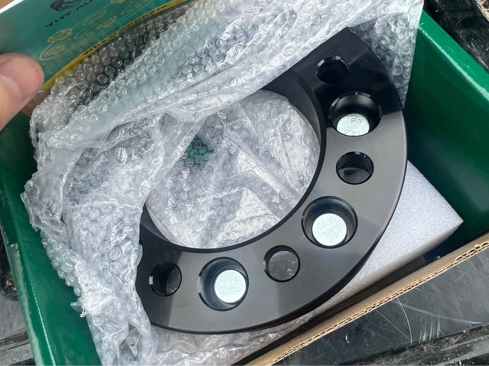 YHTAUTO 8x6.5 Inch Wheel Spacers 1.5 Inch Fits Chevy & GMC - photo 3