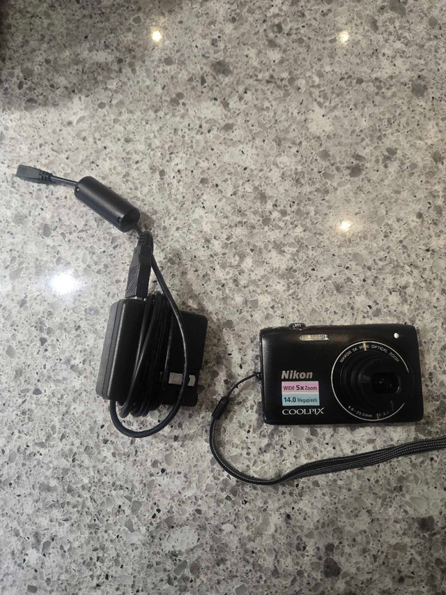 Nikon Coolpix Digital Camera - photo 2