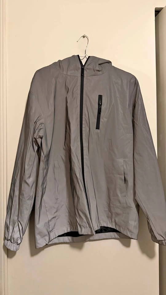 Reflective wind breaker