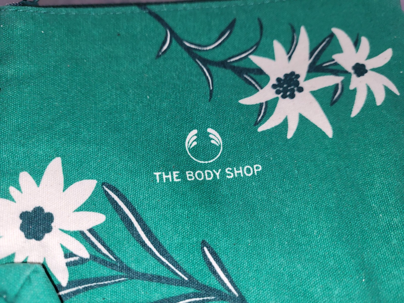 The Body Shop Makeup Cosmetics Bag – Travel Pouch - photo 3
