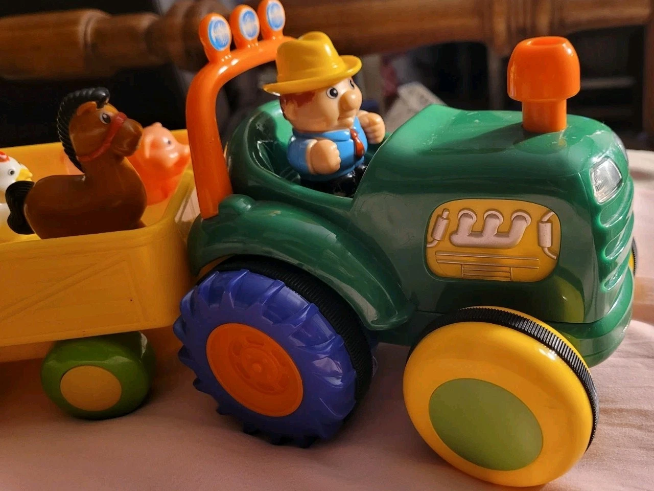 Kiddieland Farm Tractor Trailer Animals Sounds/Moves Old McDonal