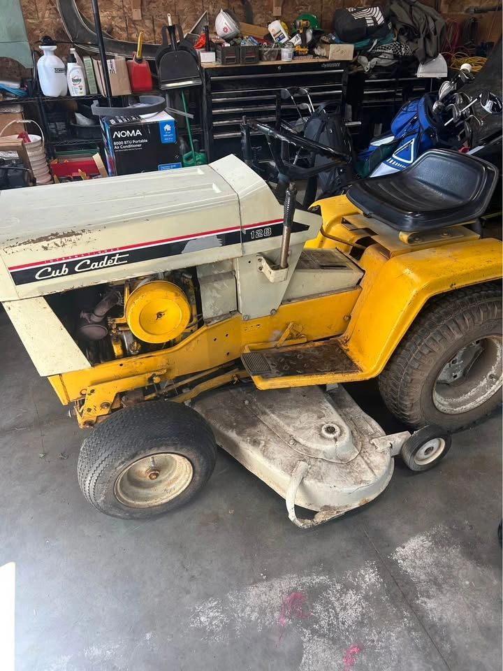 1974 Cub Cadet 128 Lawn Tractor - photo 2