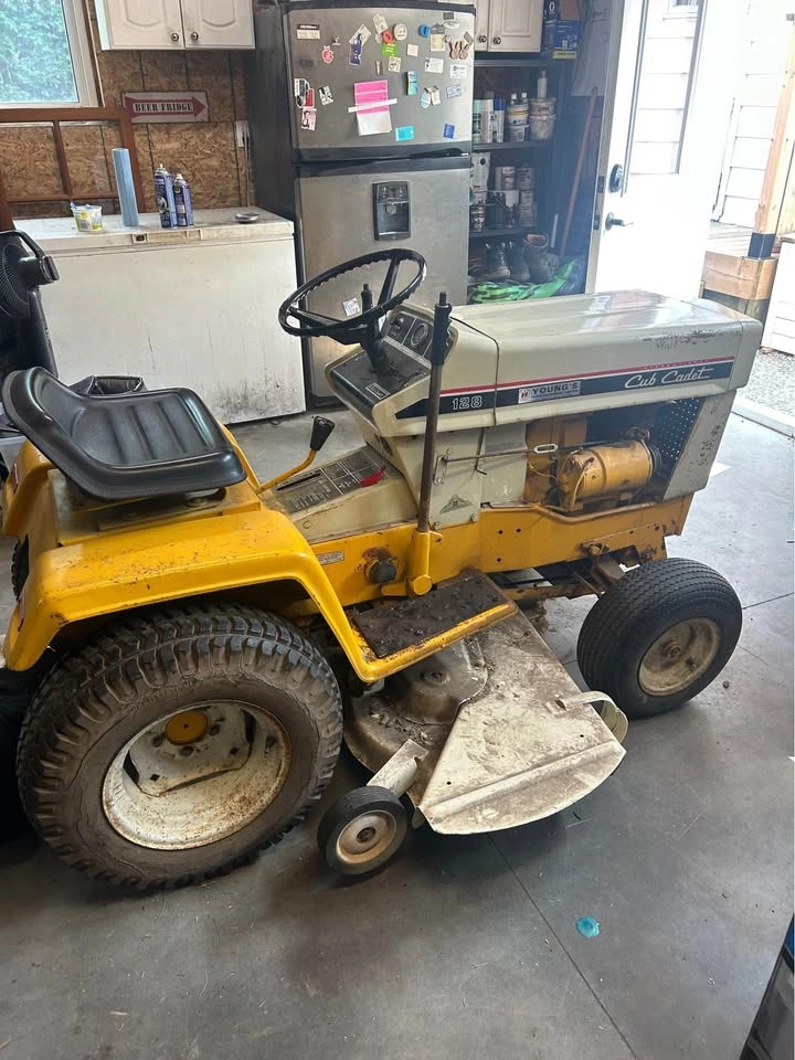 1974 Cub Cadet 128 Lawn Tractor - photo 3