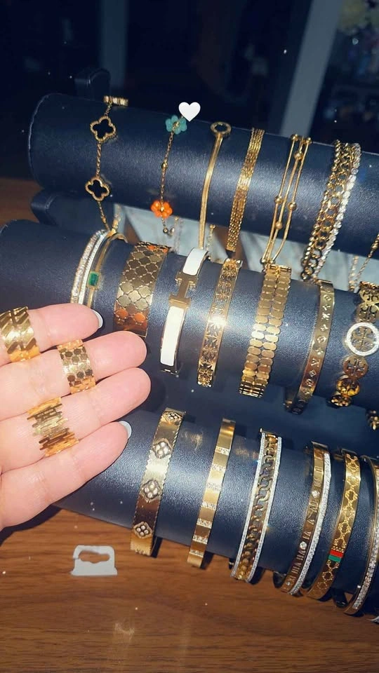 Gold-tone fashion bracelets and rings - photo 2