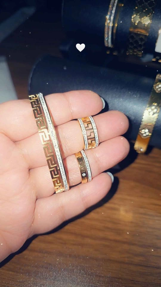 Gold-tone fashion bracelets and rings - photo 3
