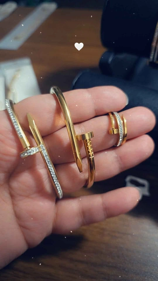 Gold-tone fashion bracelets and rings - photo 4