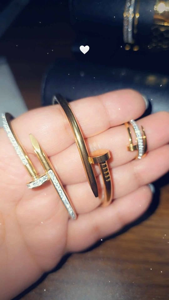 Gold-tone fashion bracelets and rings - photo 5