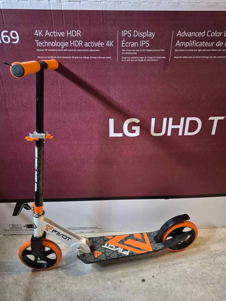 Huffy Pivot Folding Scooter - Large 200mm Wheels - Orange/Black - photo 2