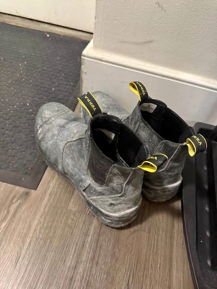 Construction boots size 8-8.5