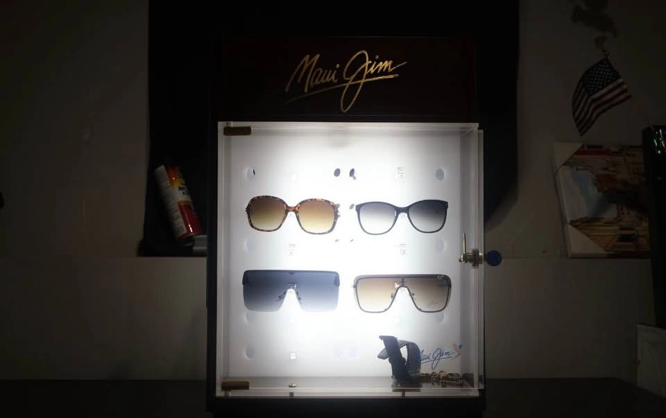 Glasses Display Unit w LED Lights Accepting offers - photo 2
