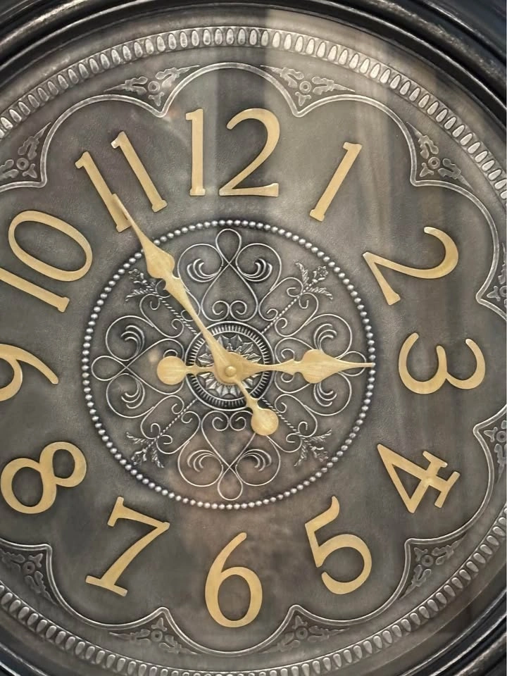 23" Round Black Frame Gold Numerical Clock - photo 2