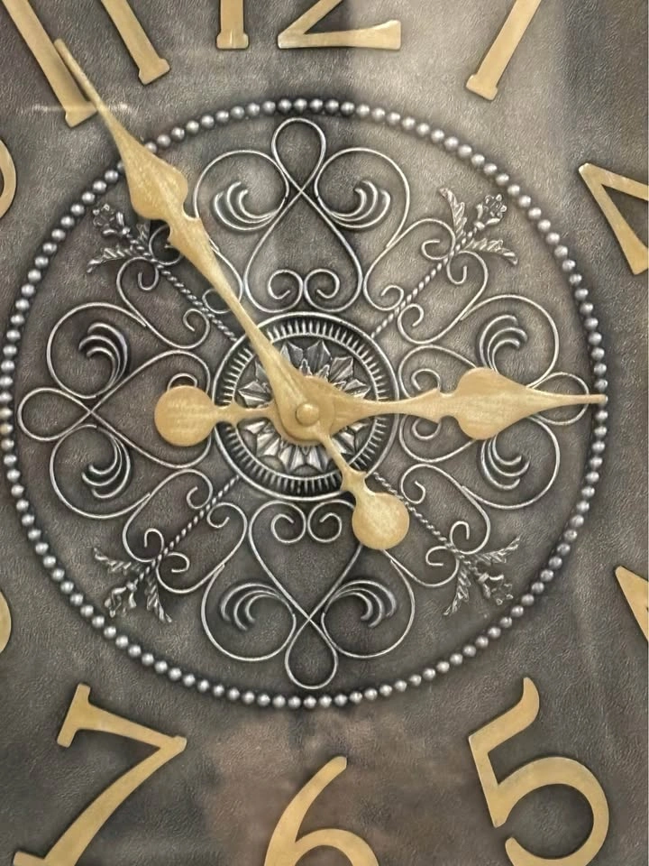 23" Round Black Frame Gold Numerical Clock - photo 4