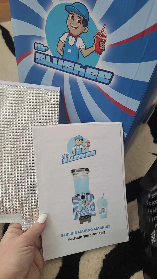 MR. SLUSHEE frozen drink and ice cold treat maker - like NEW wit - photo 4