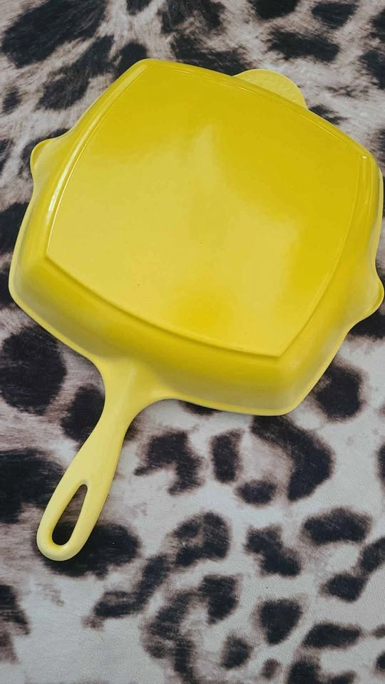 LE CREUSET *RETIRED RARE* SOLEIL YELLOW GRILL PAN - photo 3