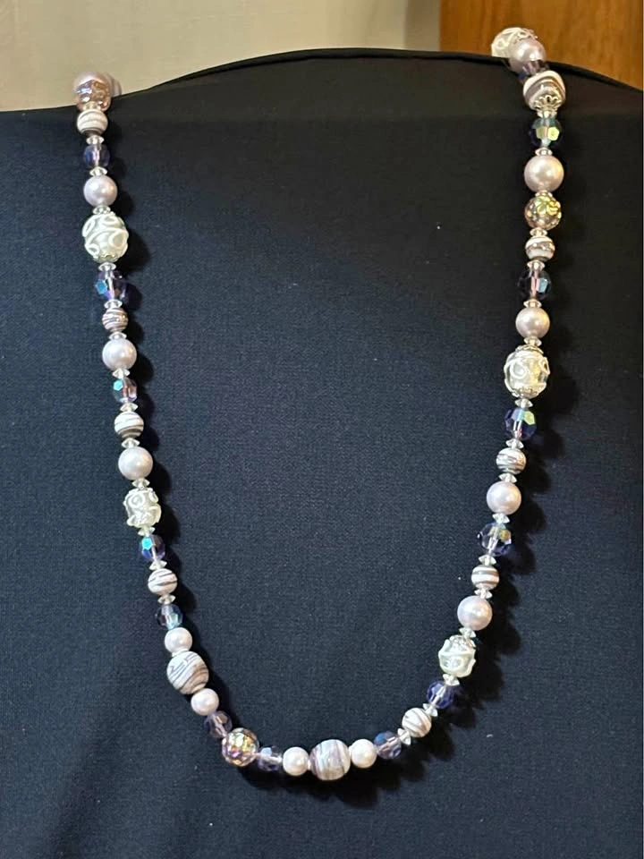 Vintage 60s Silver & Lavender Glass Beaded Necklace