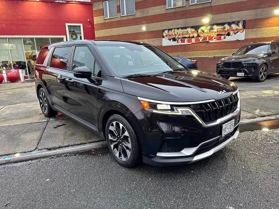 2023 Kia Carnival EX Minivan 4D