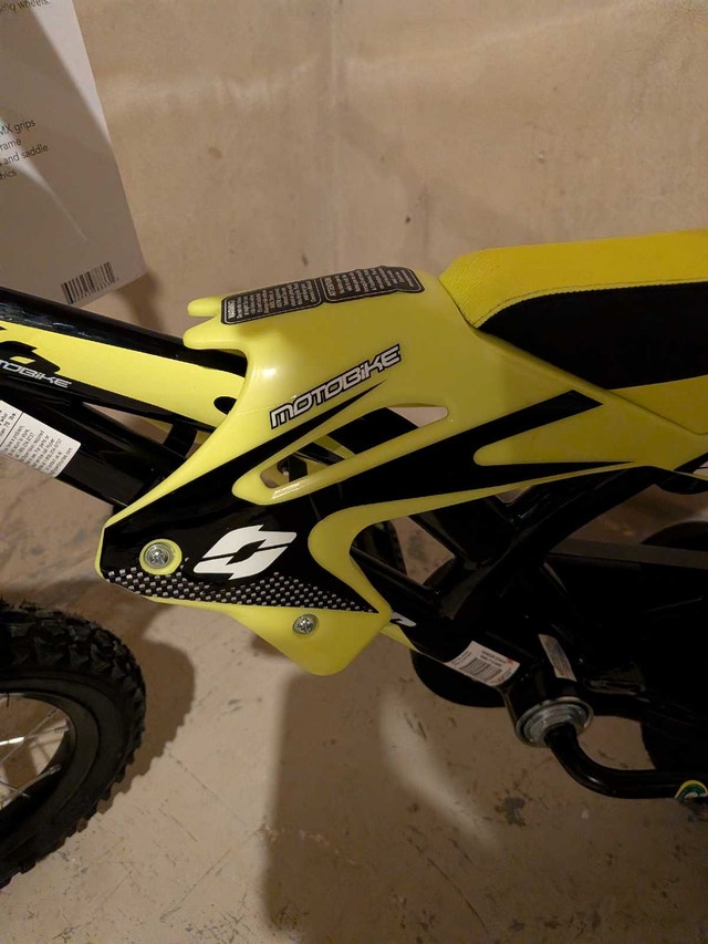Hyper Bicycles 12" Motobike Kids Bike w/ Training Wheels - photo 2