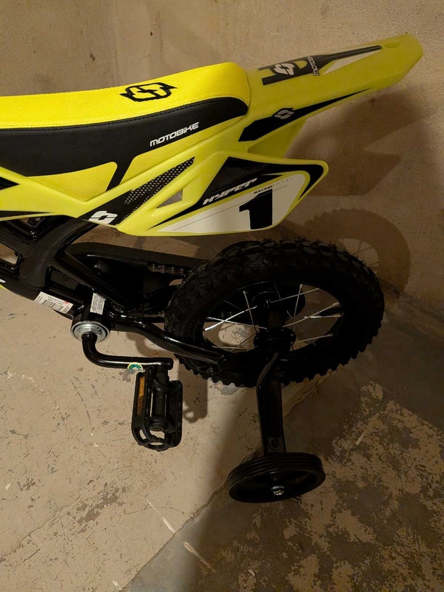 Hyper Bicycles 12" Motobike Kids Bike w/ Training Wheels - photo 3