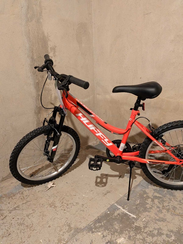 Huffy Rock Creek 20-inch Girls' 6-speed Mountain Bike, Pink