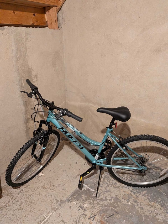 Huffy Rock Creek 26-inch Ladies' 18-speed Mountain Bike, Teal