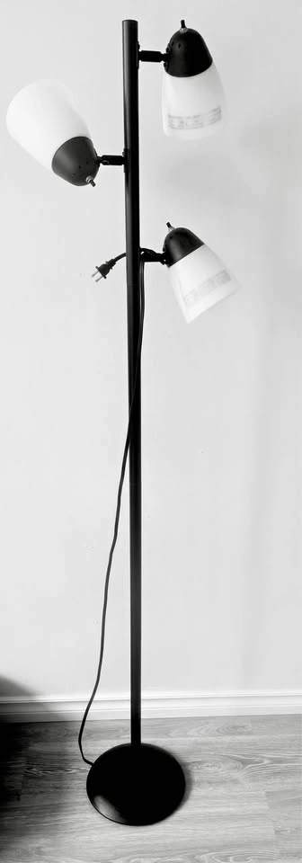 3-Head Floor Lamp – Adjustable Lights