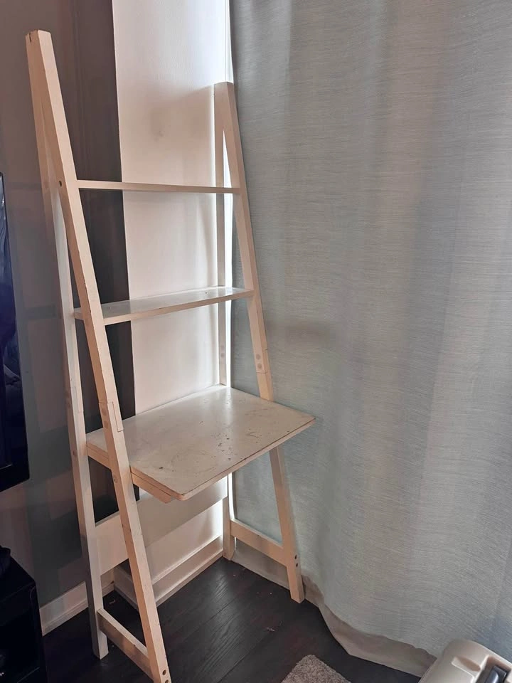 Desk with shelves