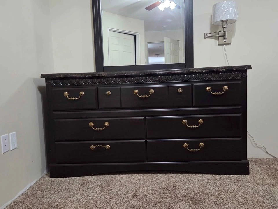 Bkack dresser w/mirror and 2 night stands - photo 2