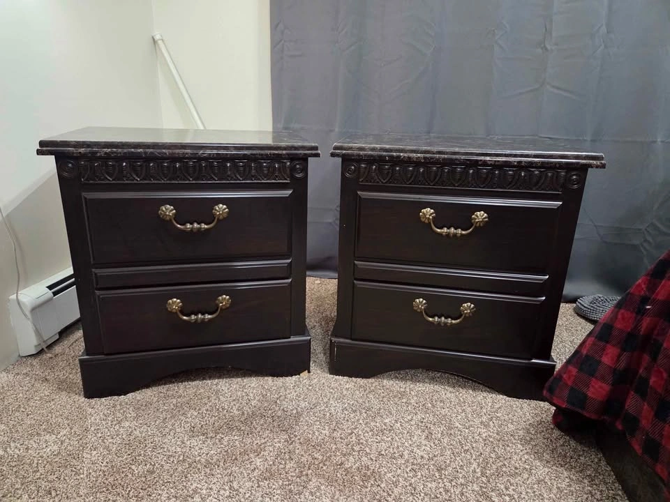 Bkack dresser w/mirror and 2 night stands - photo 4