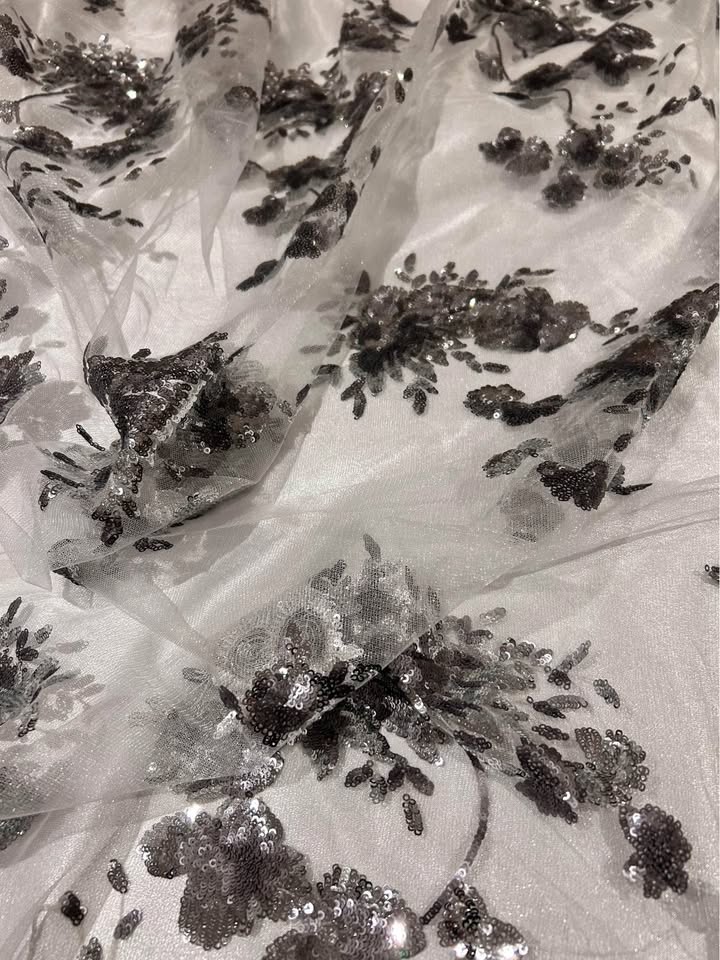 Pewter Sequin Fabric On White Mesh Fabric All 3 Meters - photo 3