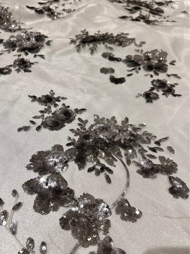 Pewter Sequin Fabric On White Mesh Fabric All 3 Meters - photo 4