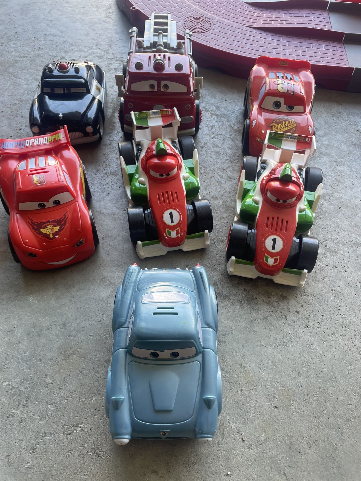 Vintage Fisher-Price Cars World Grand Prix Shake ‘N Go Playset - photo 3