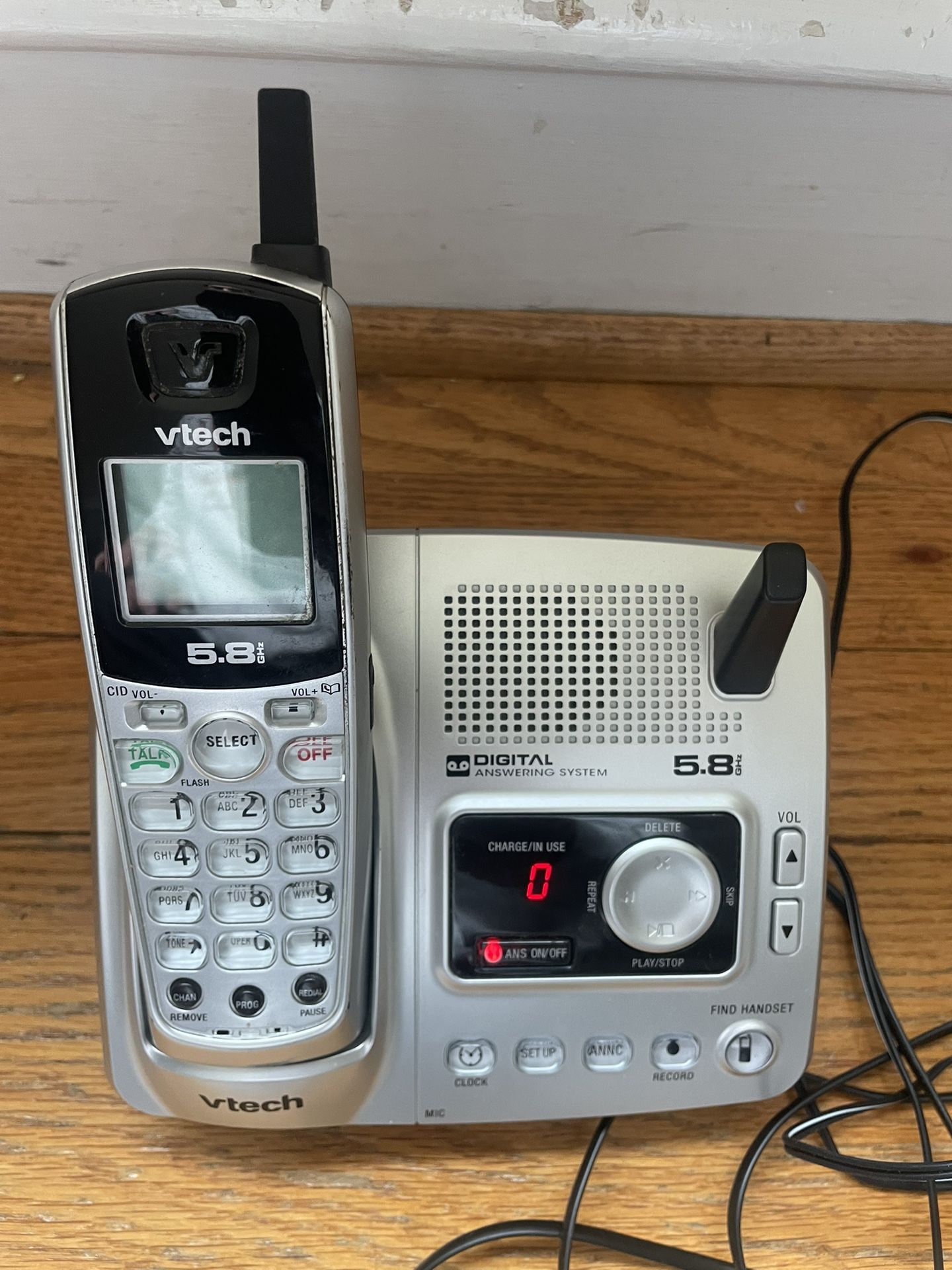 VTech ia5863 5.8 GHz Cordless Phone with Answering System