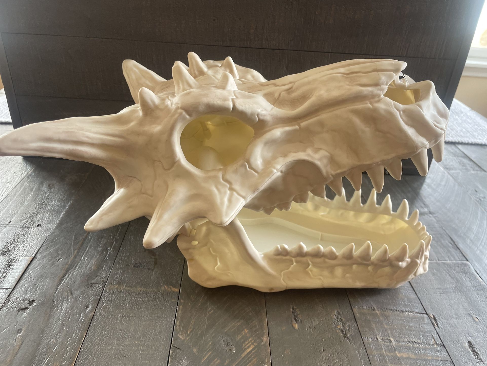 LED Light Up Dragon Skull With Moving Jaws - photo 2