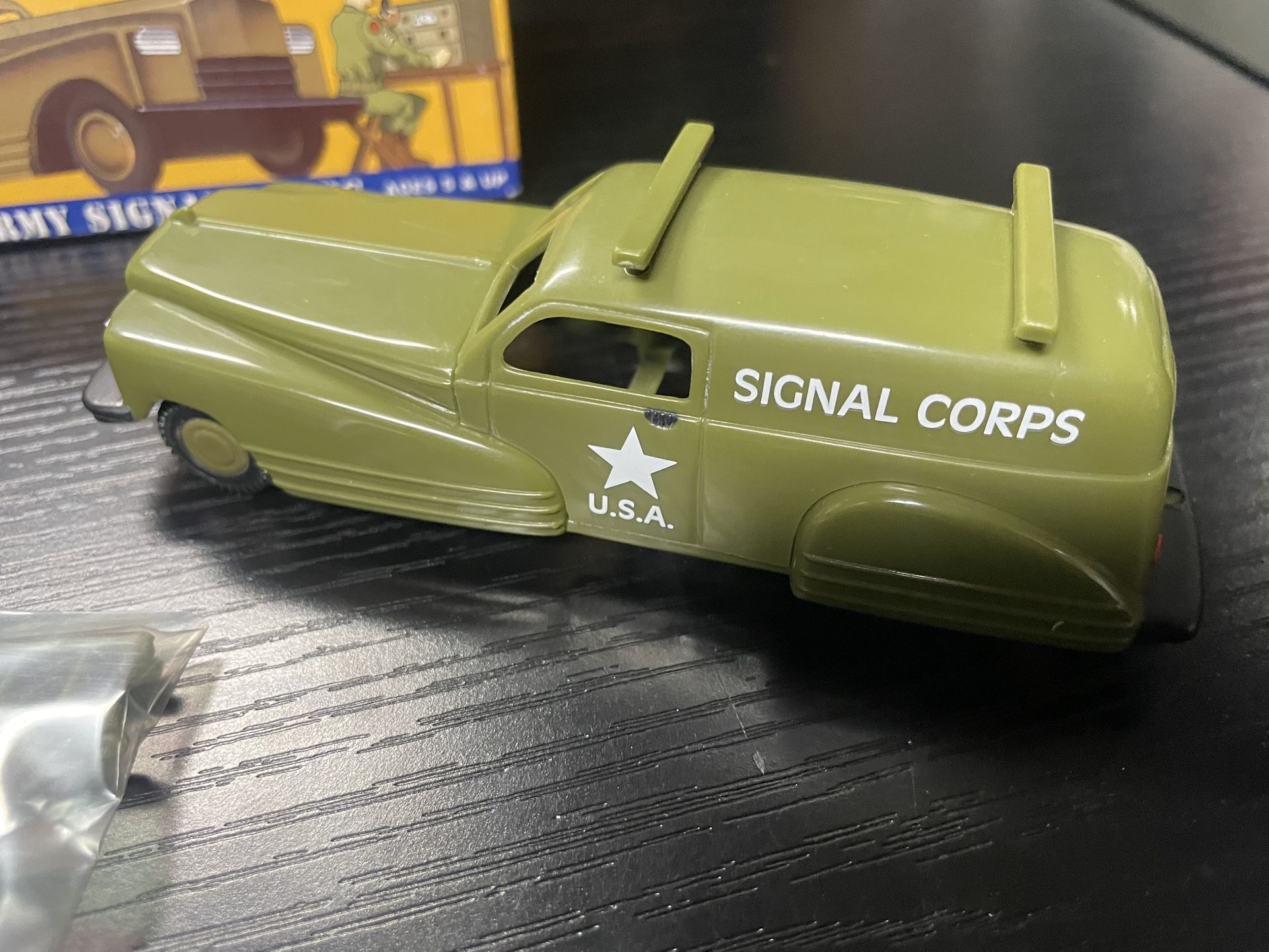 US Army Signal Corps Truck 1:43 Scale Vintage - photo 2