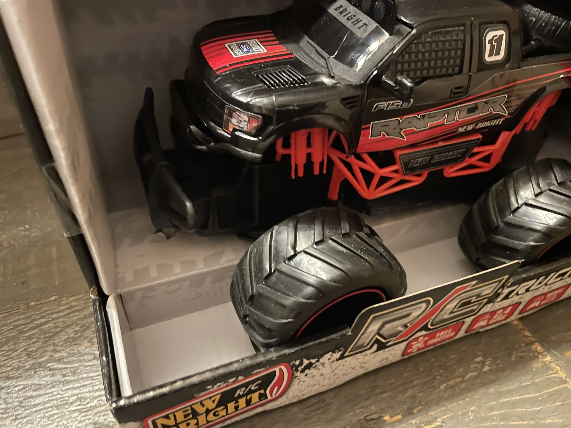 New Bright R/C Ford Raptor SVT Truck - photo 3