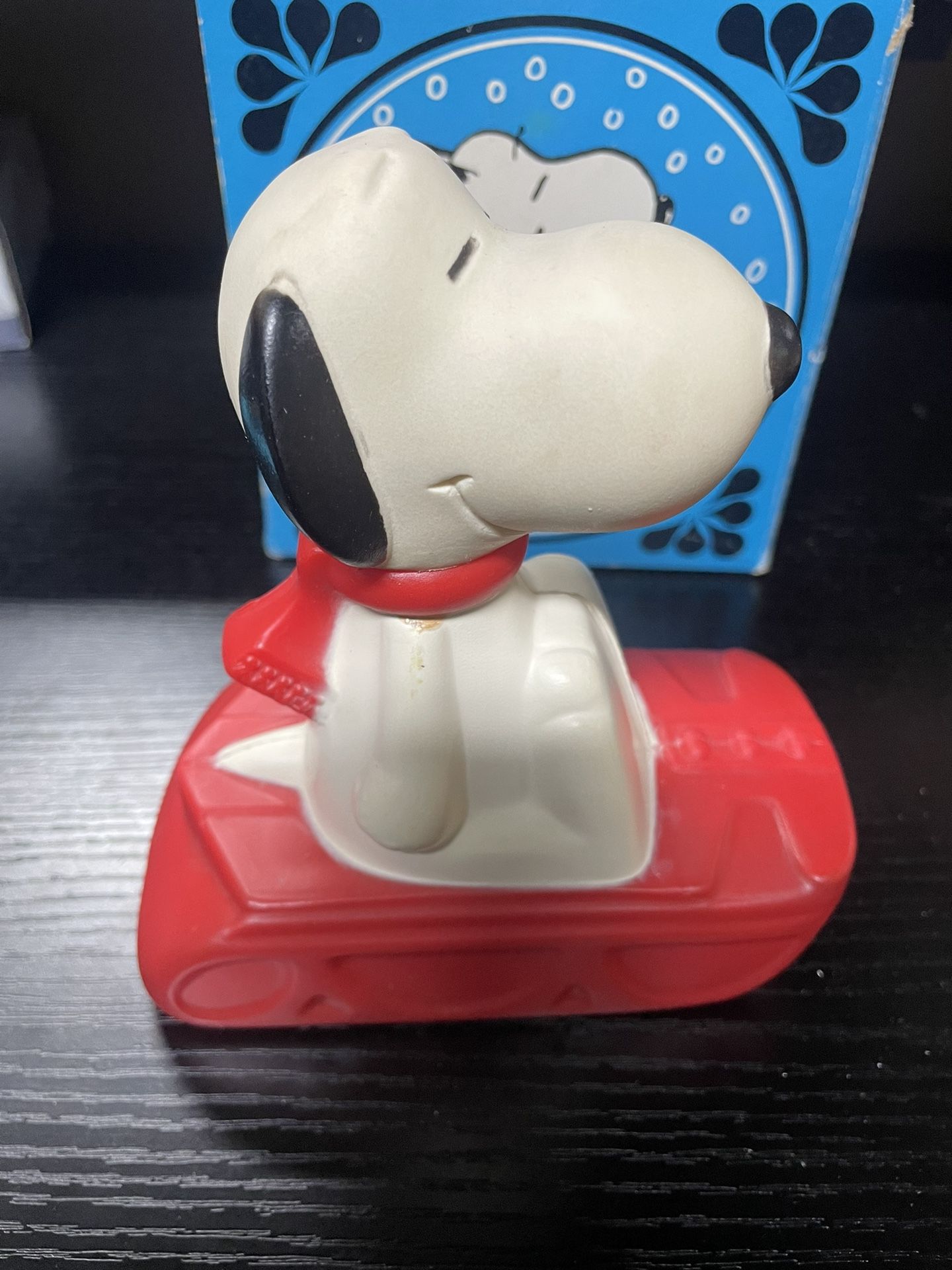 Vintage Avon Snoopy Bubble Bath Snow Flyer 1972 Red Sled - photo 2